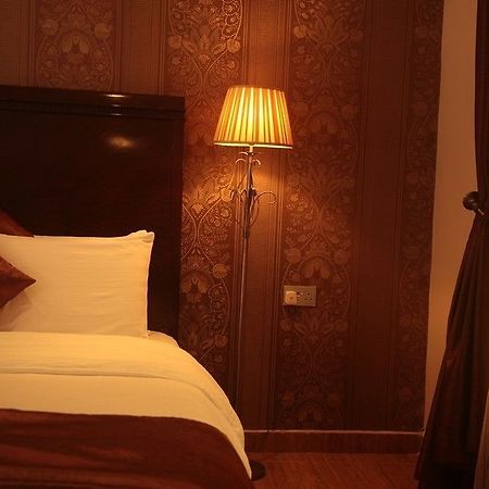 Aliayabiagba Fryburg Suites מראה חיצוני תמונה