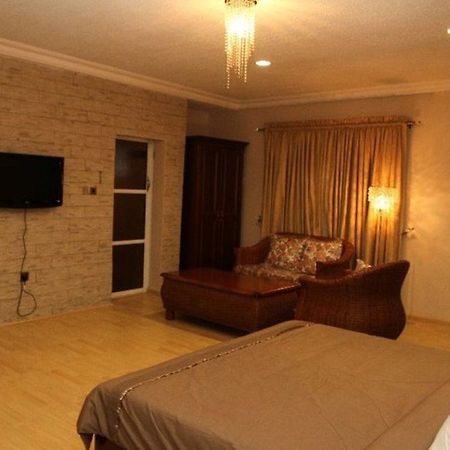 Aliayabiagba Fryburg Suites מראה חיצוני תמונה