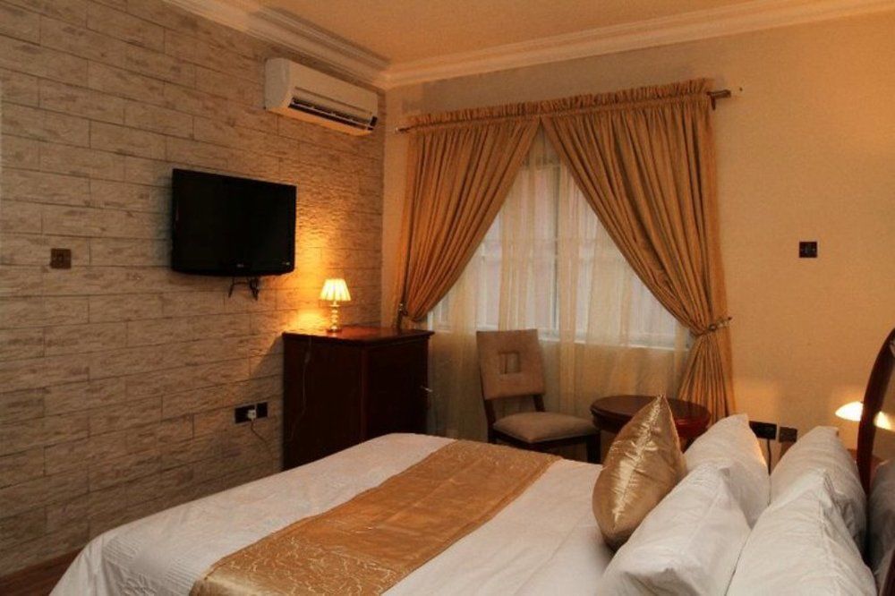 Aliayabiagba Fryburg Suites מראה חיצוני תמונה