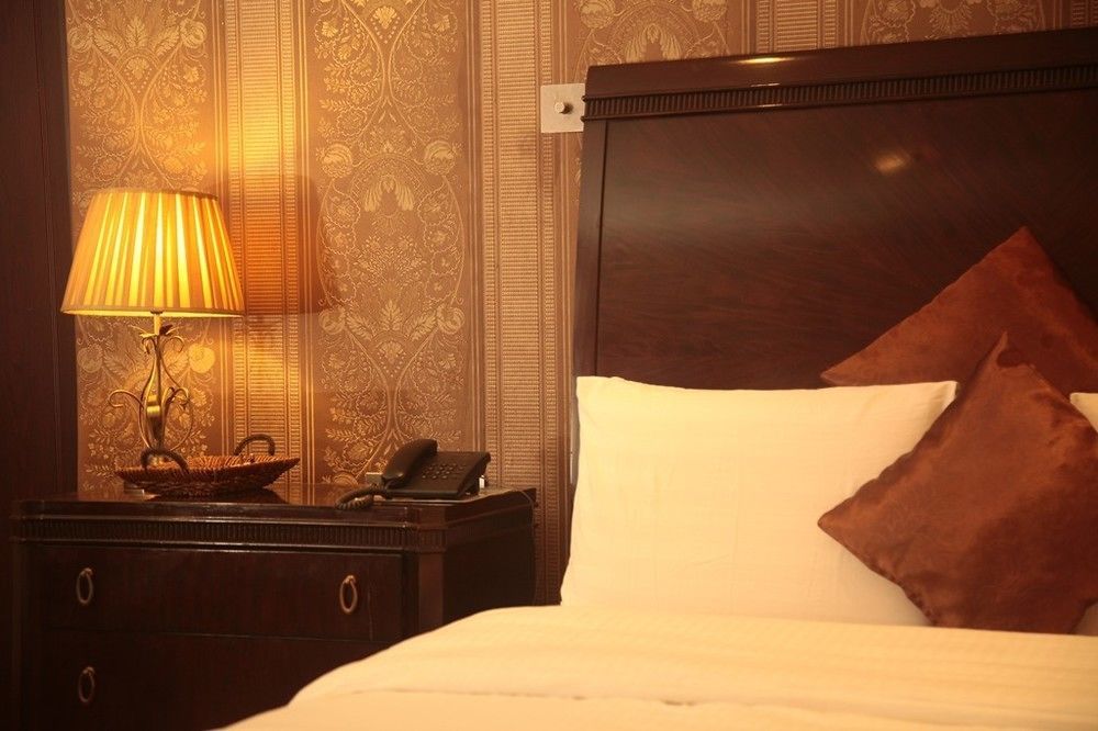 Aliayabiagba Fryburg Suites מראה חיצוני תמונה