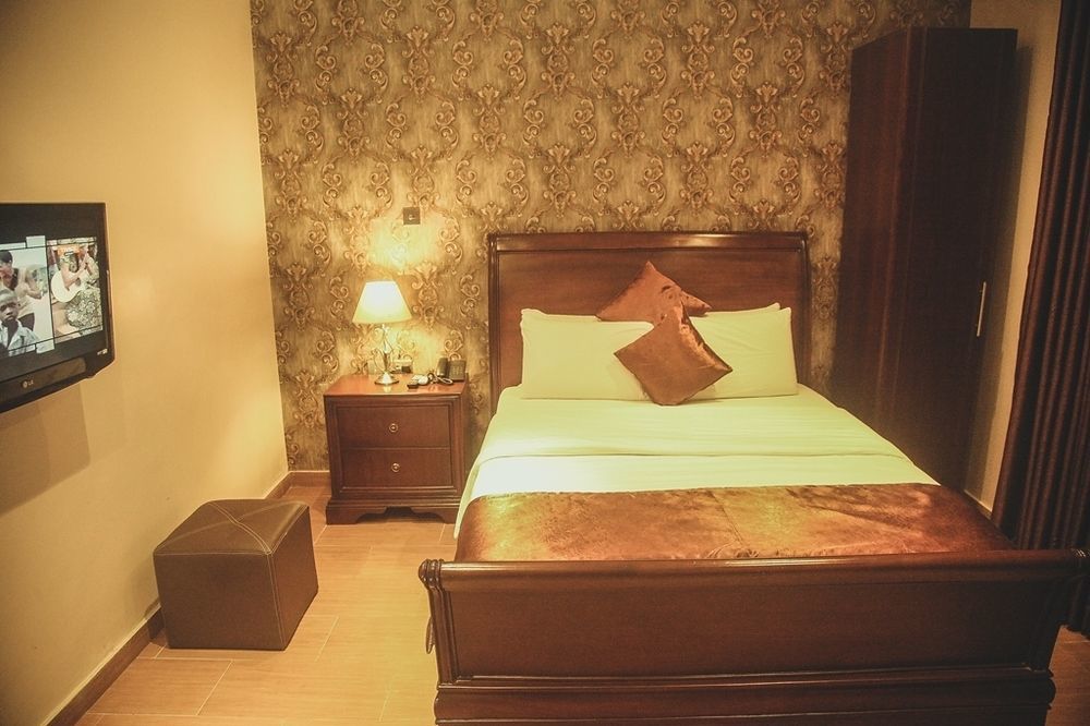 Aliayabiagba Fryburg Suites מראה חיצוני תמונה