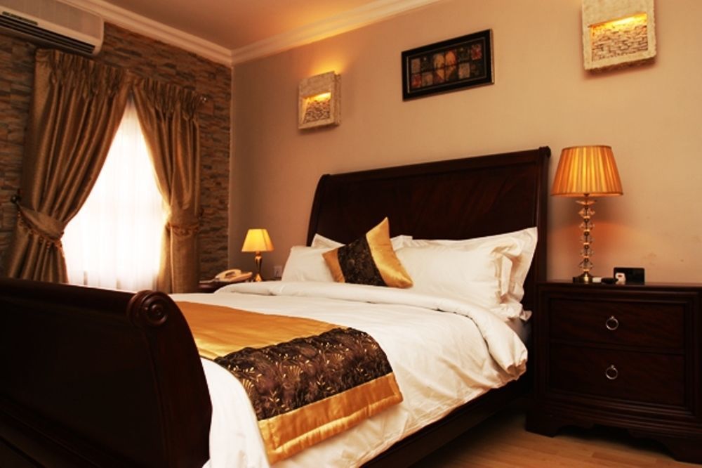 Aliayabiagba Fryburg Suites מראה חיצוני תמונה