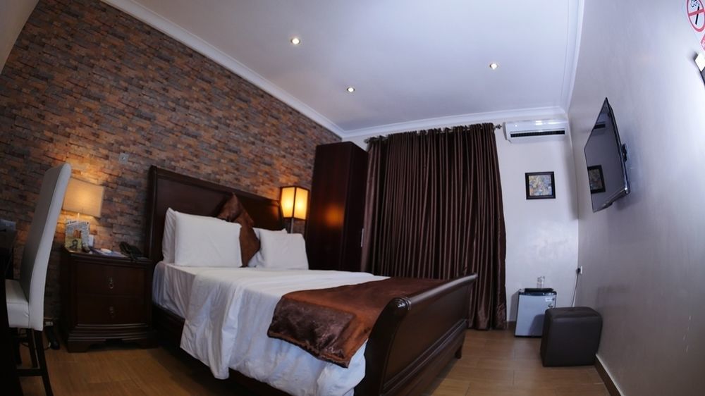 Aliayabiagba Fryburg Suites מראה חיצוני תמונה
