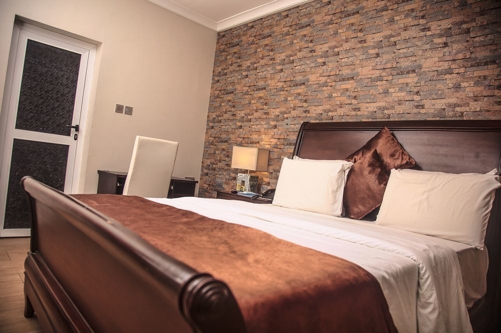 Aliayabiagba Fryburg Suites מראה חיצוני תמונה