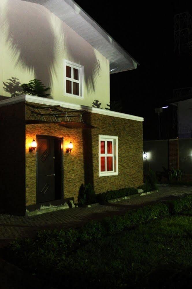 Aliayabiagba Fryburg Suites מראה חיצוני תמונה