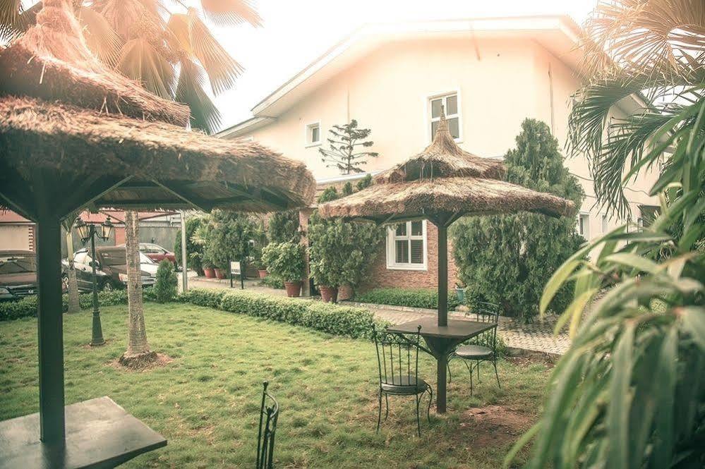 Aliayabiagba Fryburg Suites מראה חיצוני תמונה