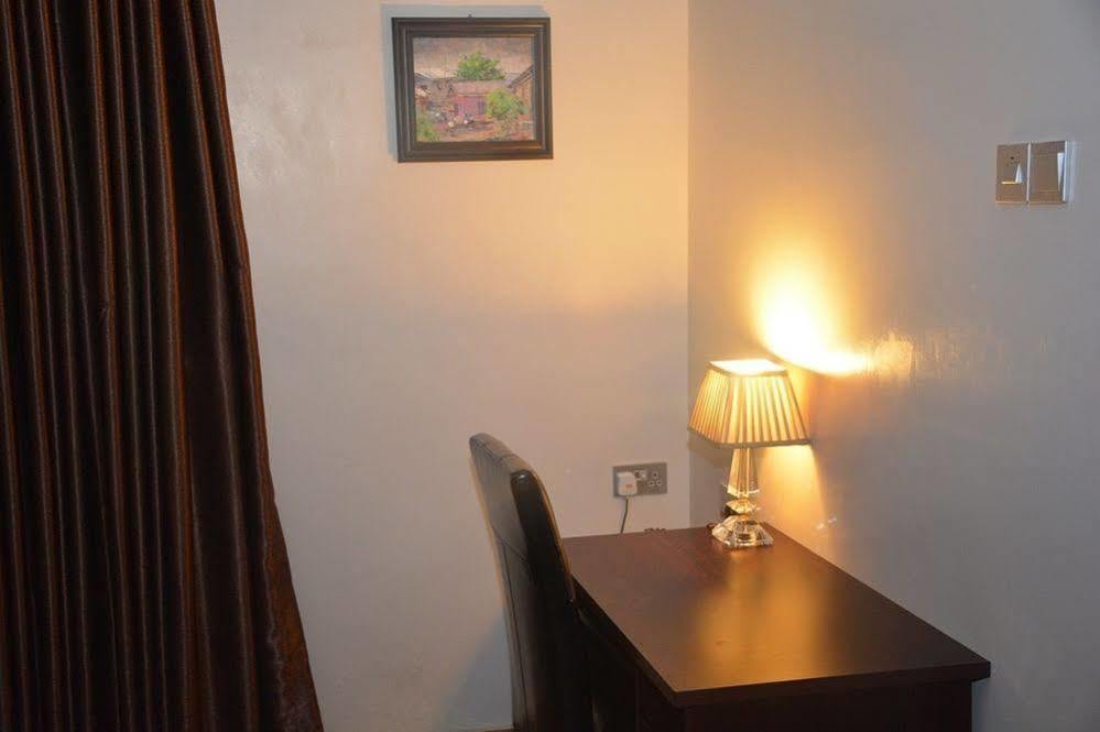 Aliayabiagba Fryburg Suites מראה חיצוני תמונה