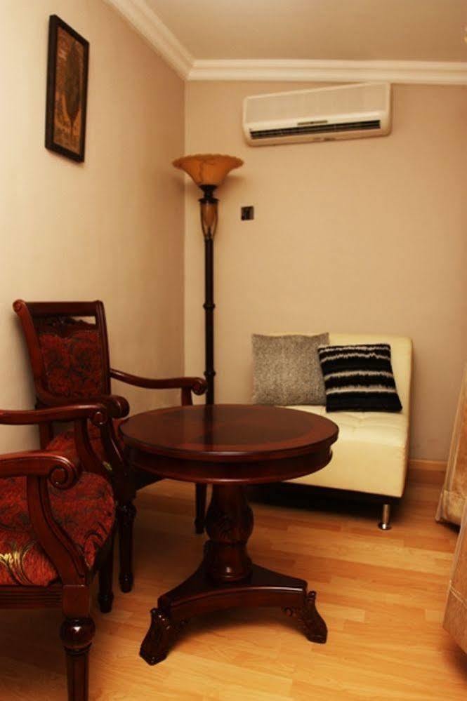 Aliayabiagba Fryburg Suites מראה חיצוני תמונה