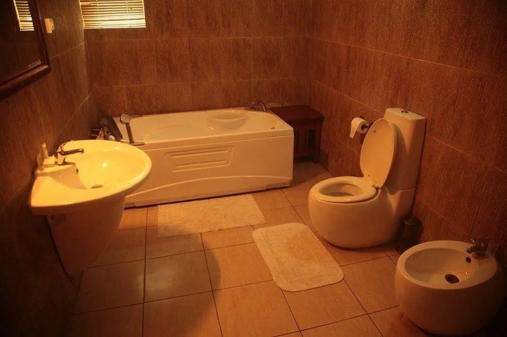 Aliayabiagba Fryburg Suites מראה חיצוני תמונה