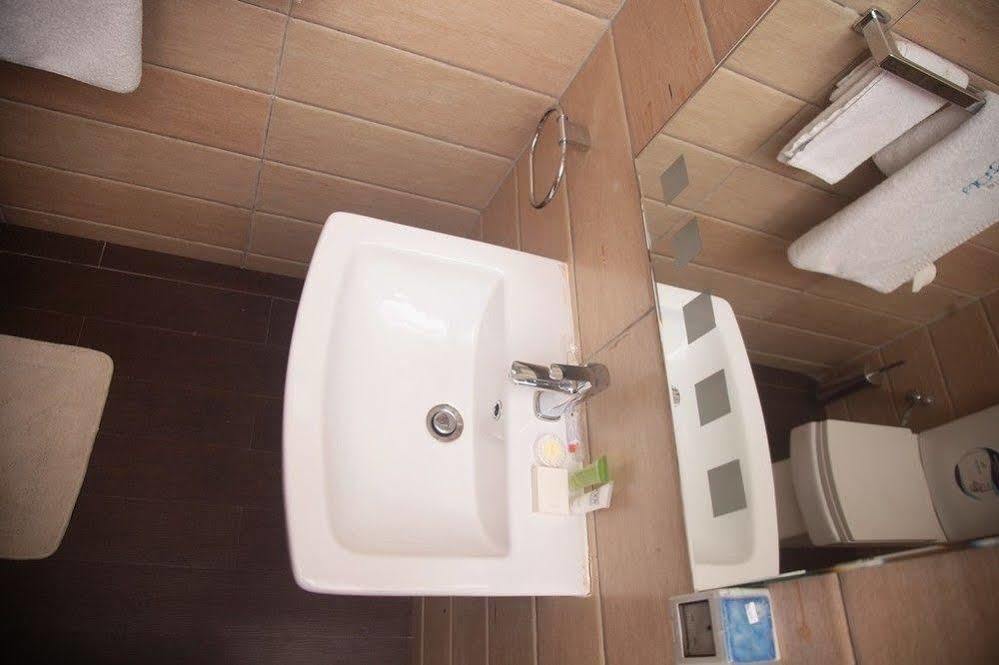 Aliayabiagba Fryburg Suites מראה חיצוני תמונה