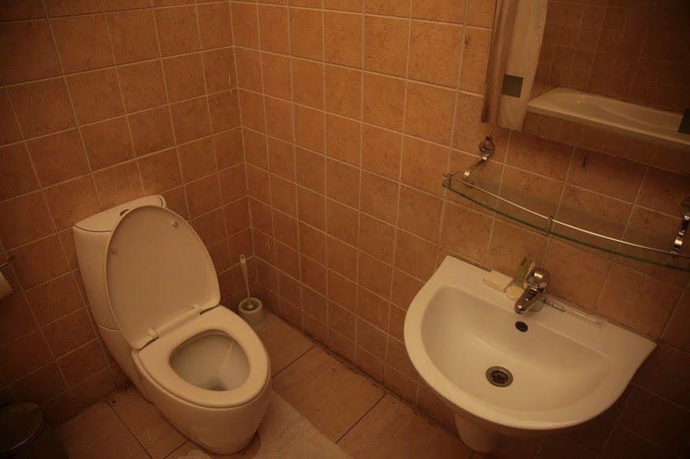 Aliayabiagba Fryburg Suites מראה חיצוני תמונה