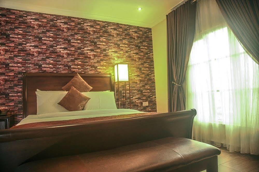 Aliayabiagba Fryburg Suites מראה חיצוני תמונה